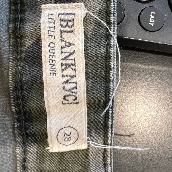 Blank NYC / Camo Shorts / Size 28 - Picture 5 of 8
